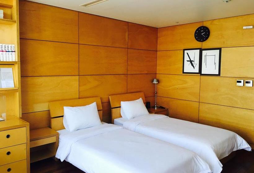 הוסטל Guesthouse Jijihyang