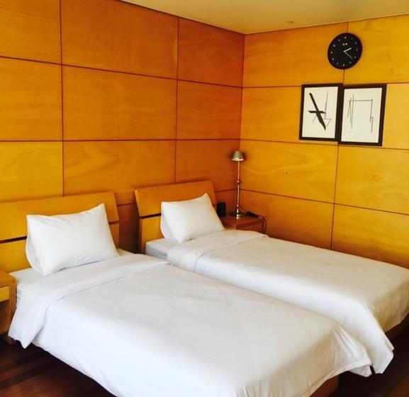 הוסטל Guesthouse Jijihyang