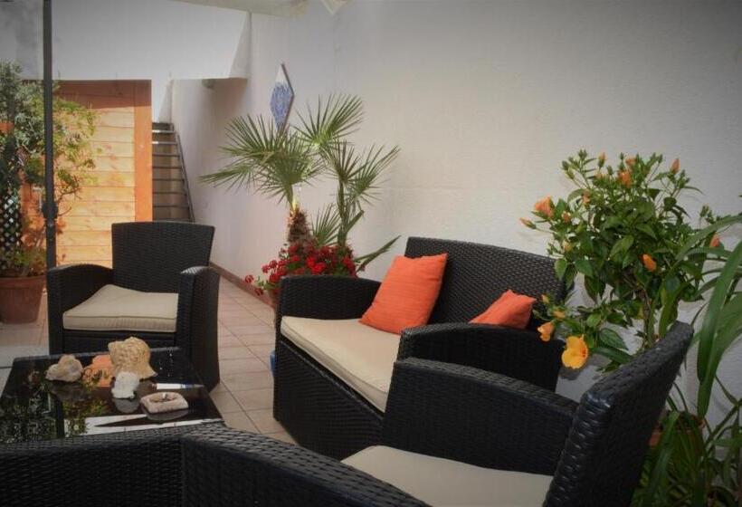 تختخواب و صبحانه Kimos