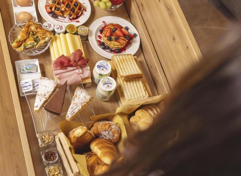 تختخواب و صبحانه Heart Of Trento Loft & Rooms