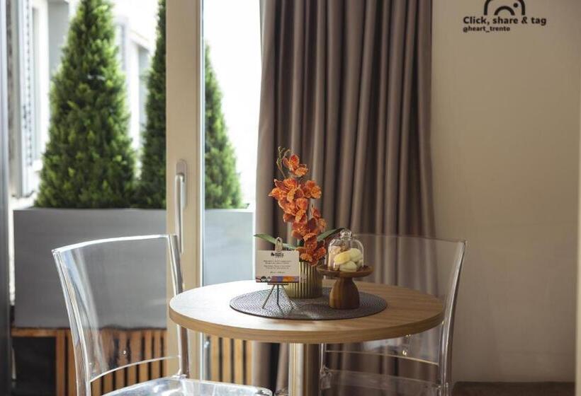 تختخواب و صبحانه Heart Of Trento Loft & Rooms