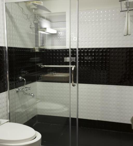 ホテル Fab Grand Savoury Suites