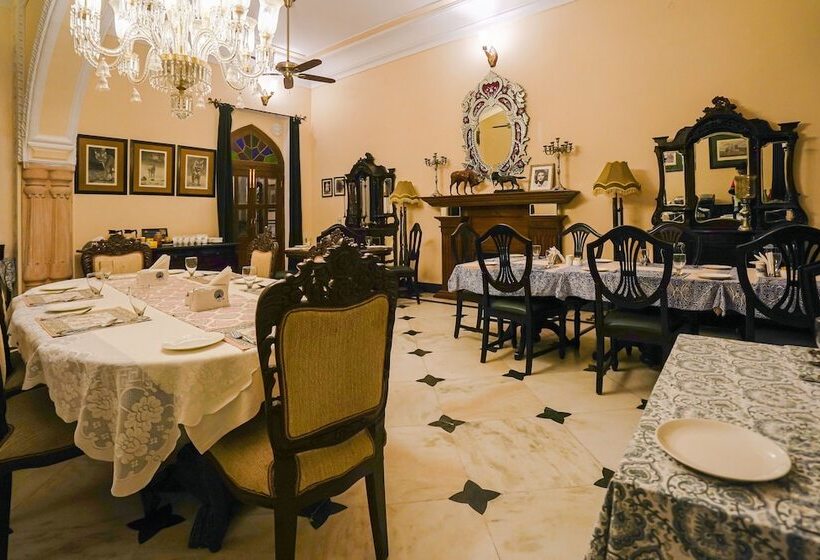 منتجع Khas Bagh