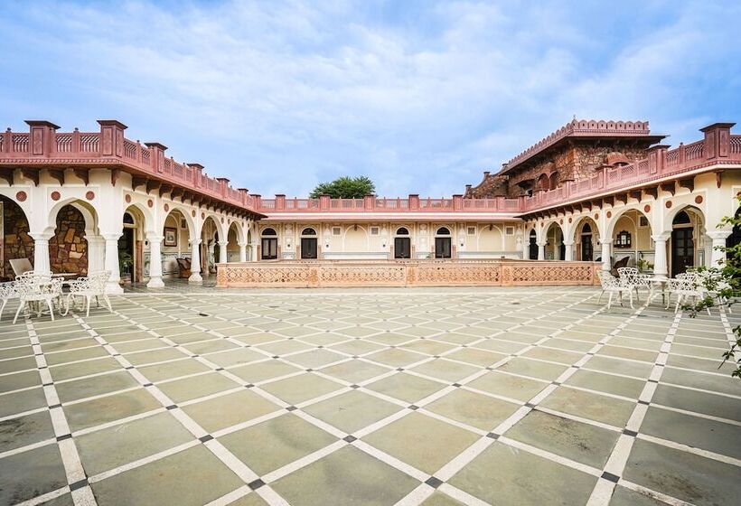 منتجع Khas Bagh