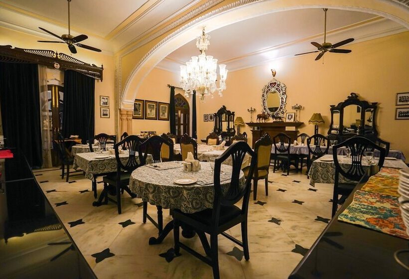 منتجع Khas Bagh