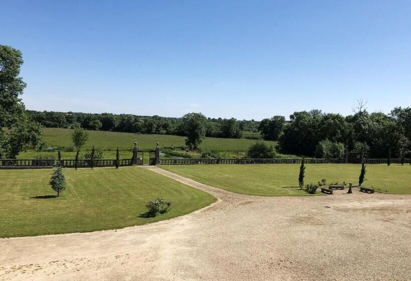 تختخواب و صبحانه Château De Panloy