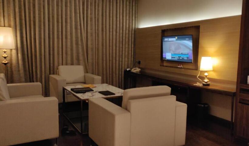 Uva Meridian Bay Resort & Spa
