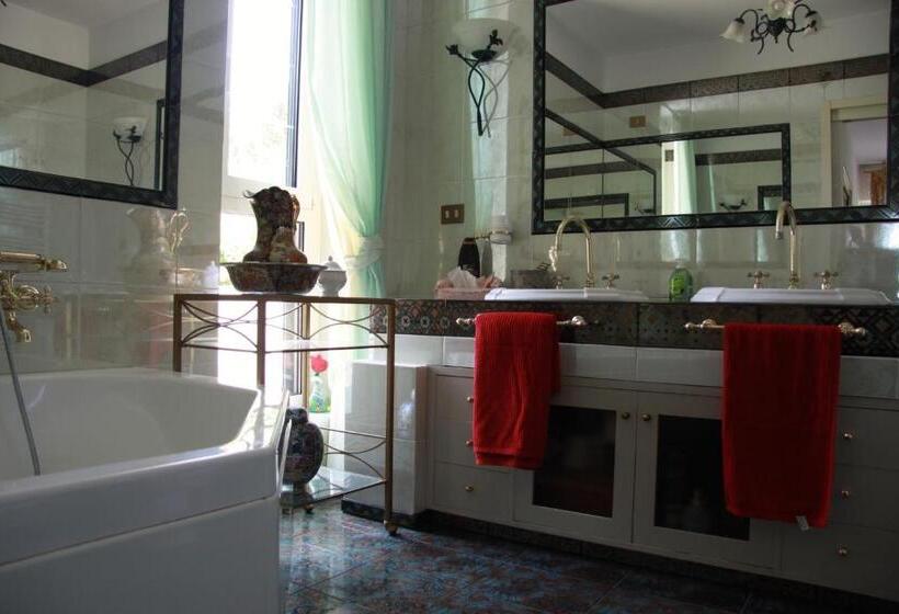 مبيت وإفطار The Incantation Guest House