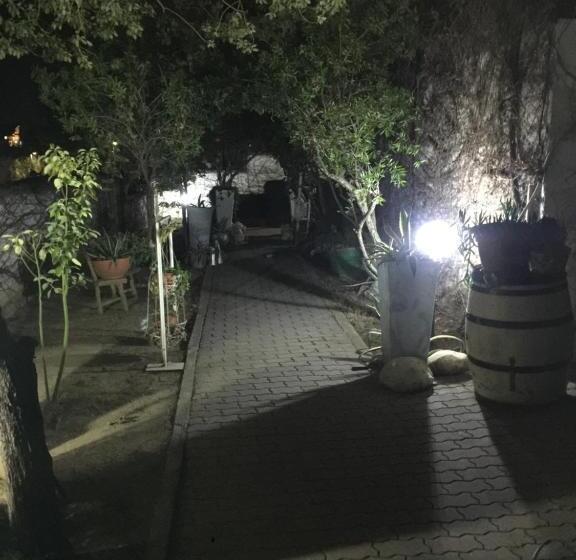 مبيت وإفطار The Incantation Guest House