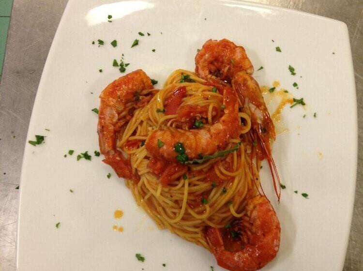 هتل Albergo Ristorante Flora