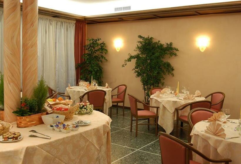 هتل Albergo Ristorante Flora