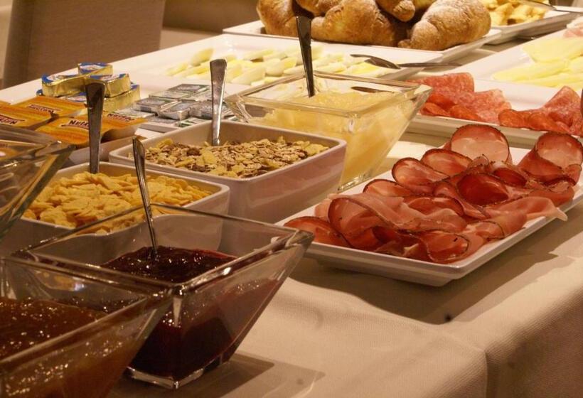 فندق Golden Park Resort