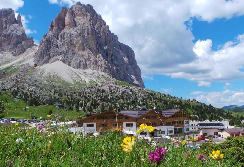 هتل Passo Sella Dolomiti Mountain Resort