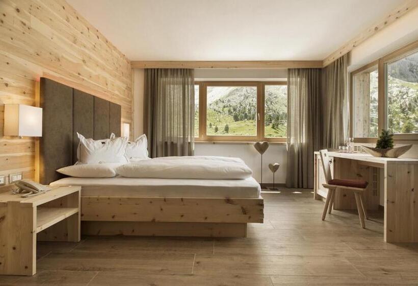 هتل Passo Sella Dolomiti Mountain Resort