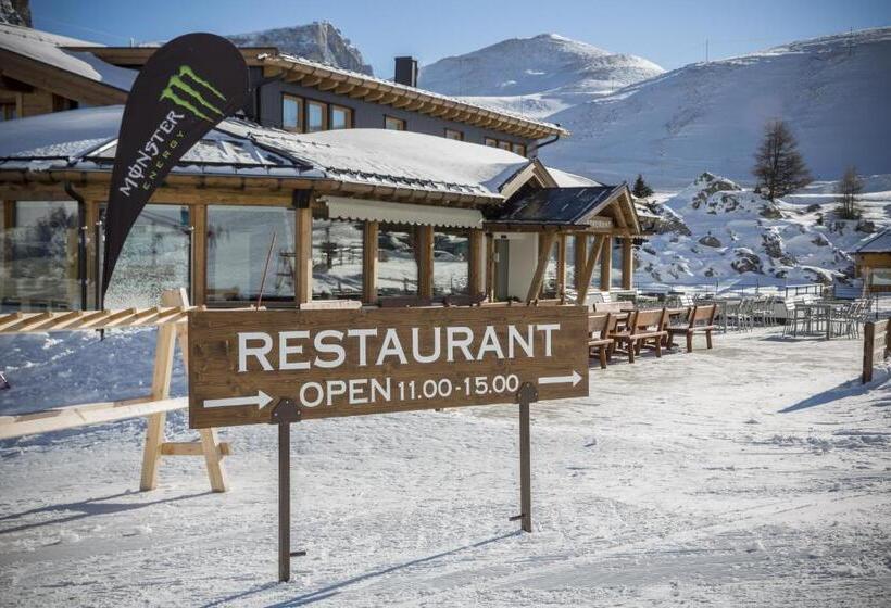 هتل Passo Sella Dolomiti Mountain Resort