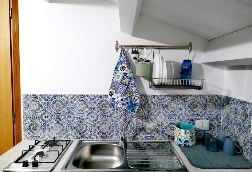 تختخواب و صبحانه Donnaciccinatrapani