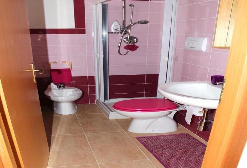 تختخواب و صبحانه Donnaciccinatrapani