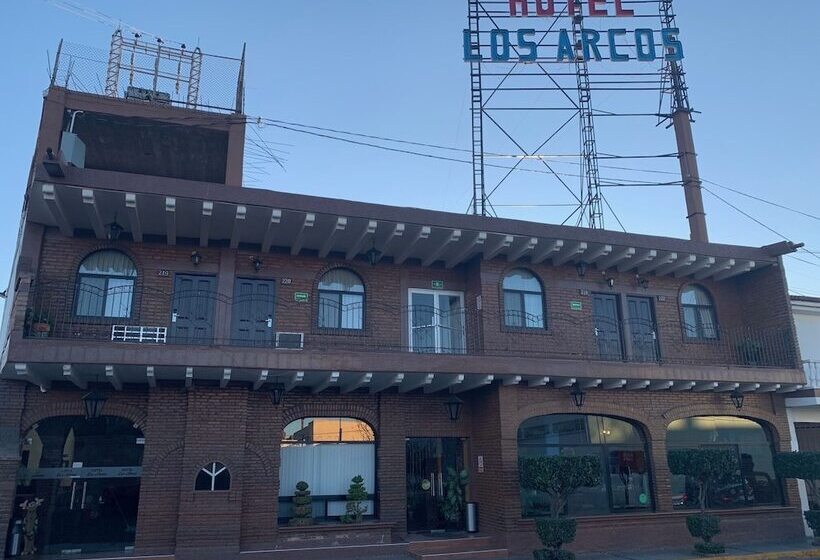 فندق Los Arcos