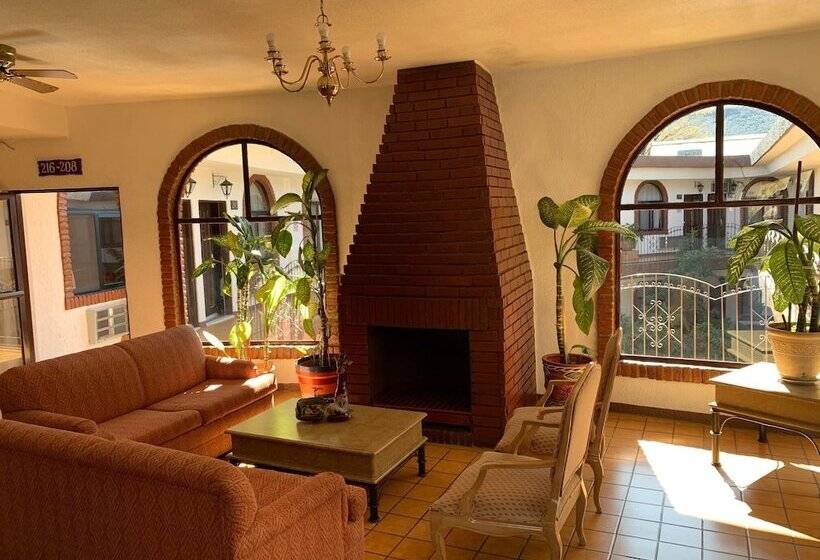 فندق Los Arcos