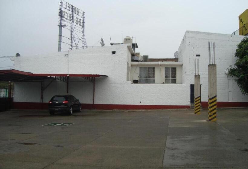 فندق Los Arcos