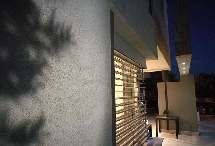 Bed and Breakfast Art House Quartu   Margine Rosso