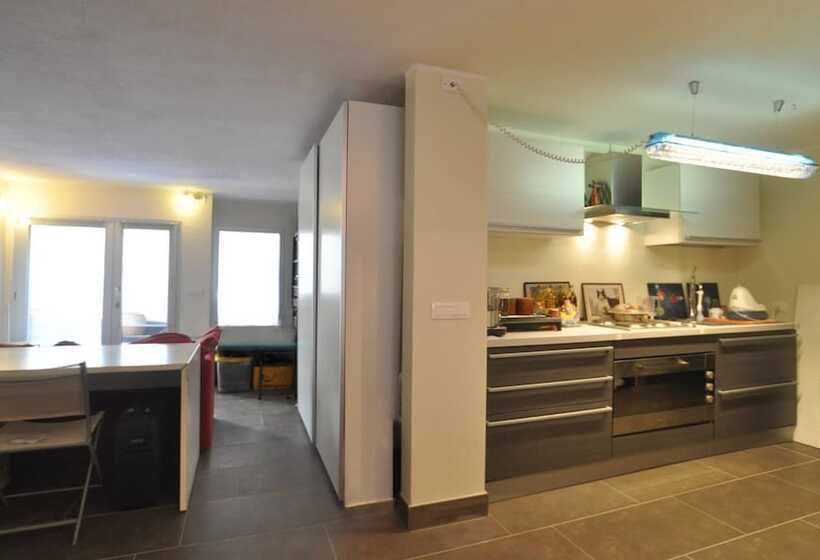 Bed and Breakfast Art House Quartu   Margine Rosso