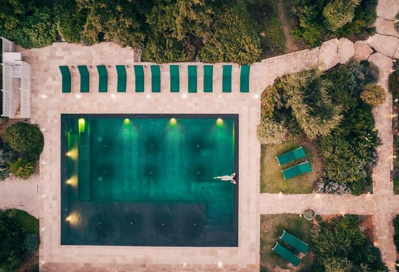 تختخواب و صبحانه Leonardo Trulli Resort