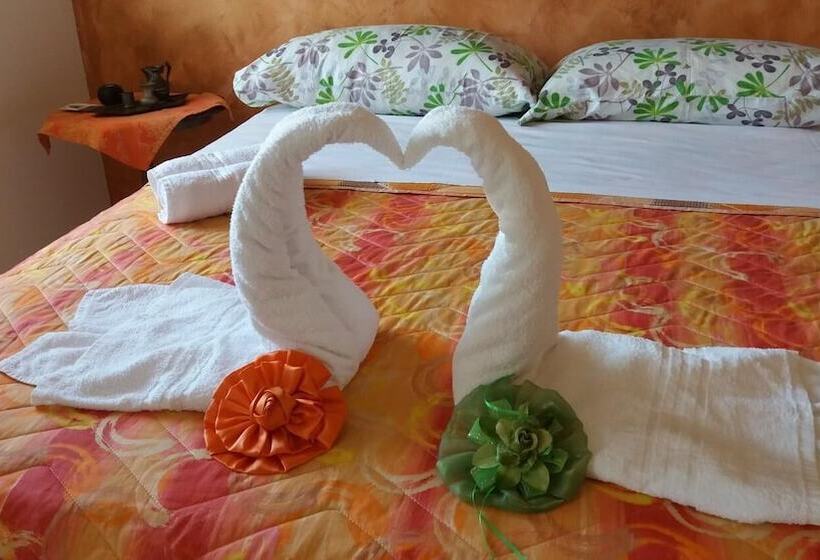 تختخواب و صبحانه Colomba Bianca