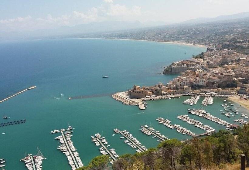 تختخواب و صبحانه Colomba Bianca