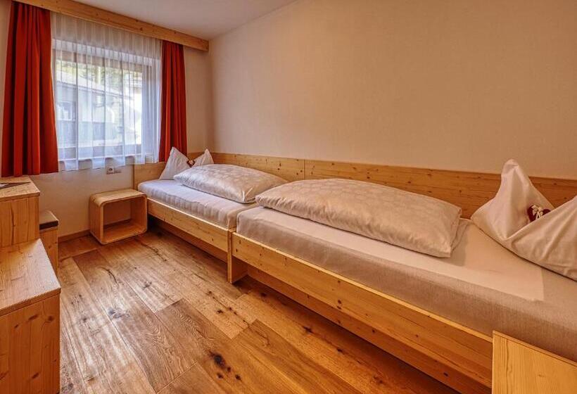 민박 Garni Appartments Helvetia