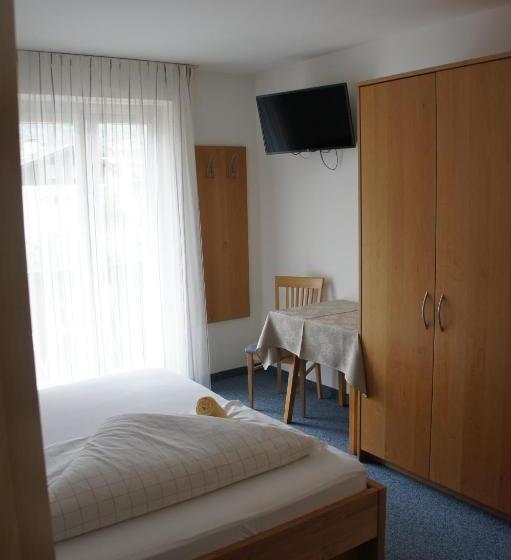 Bed and Breakfast Pension Pernthaler