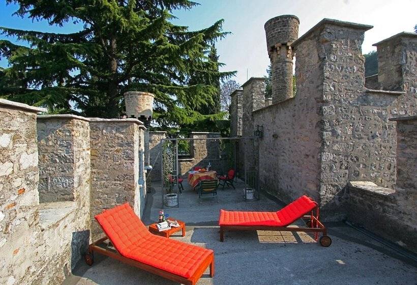 تختخواب و صبحانه Castrum Di Serravalle