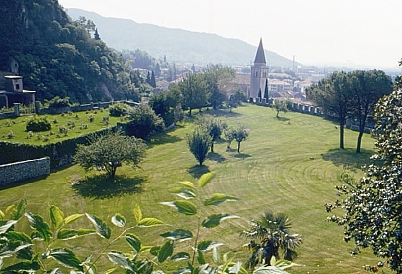 تختخواب و صبحانه Castrum Di Serravalle