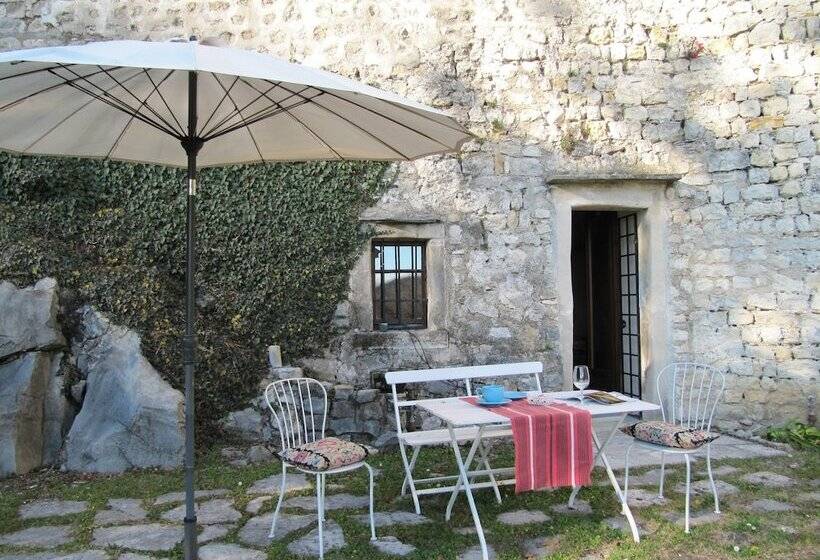تختخواب و صبحانه Castrum Di Serravalle