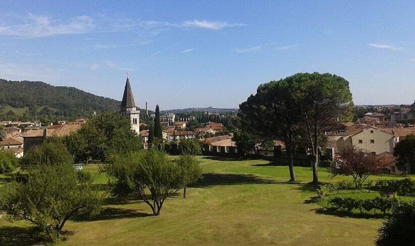 تختخواب و صبحانه Castrum Di Serravalle