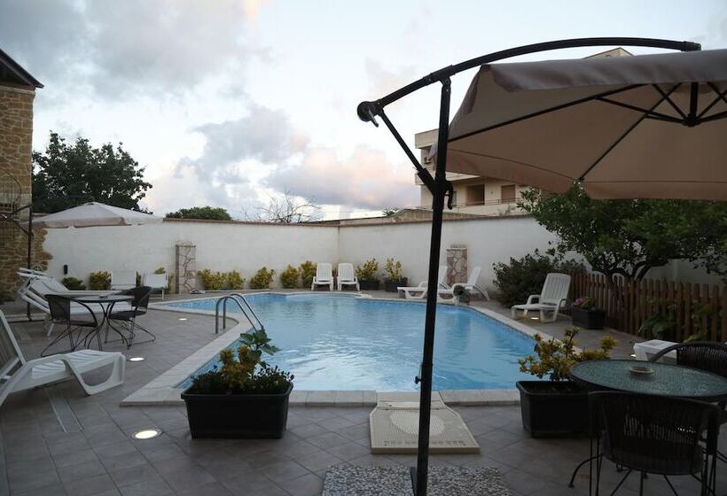 تختخواب و صبحانه Il Quadrifoglio