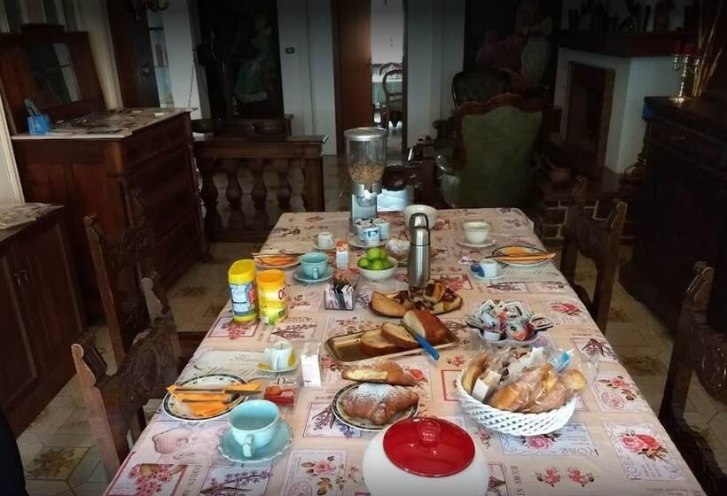 住宿加早餐  La Villa