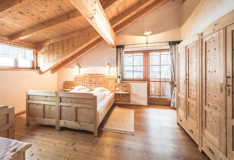 ホテル Haus Tirol