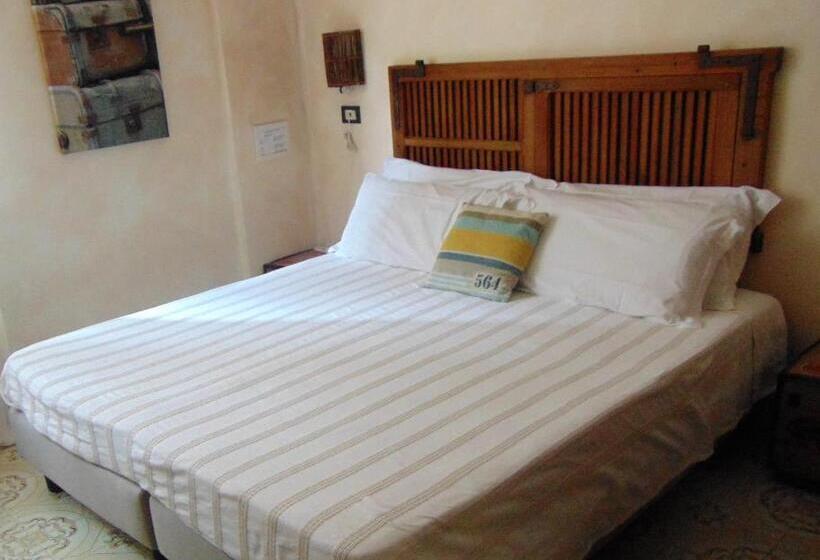 فندق L Antico Borgo Elena Noli