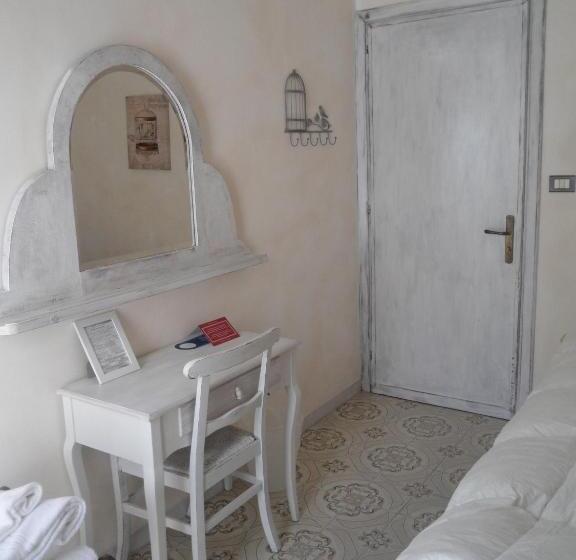 فندق L Antico Borgo Elena Noli