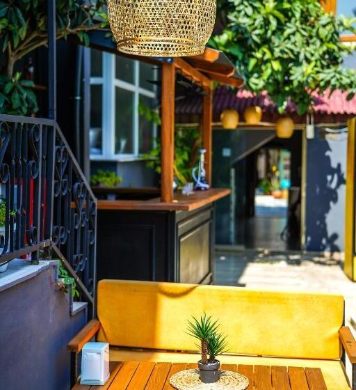 هتل Four Seasons Apart