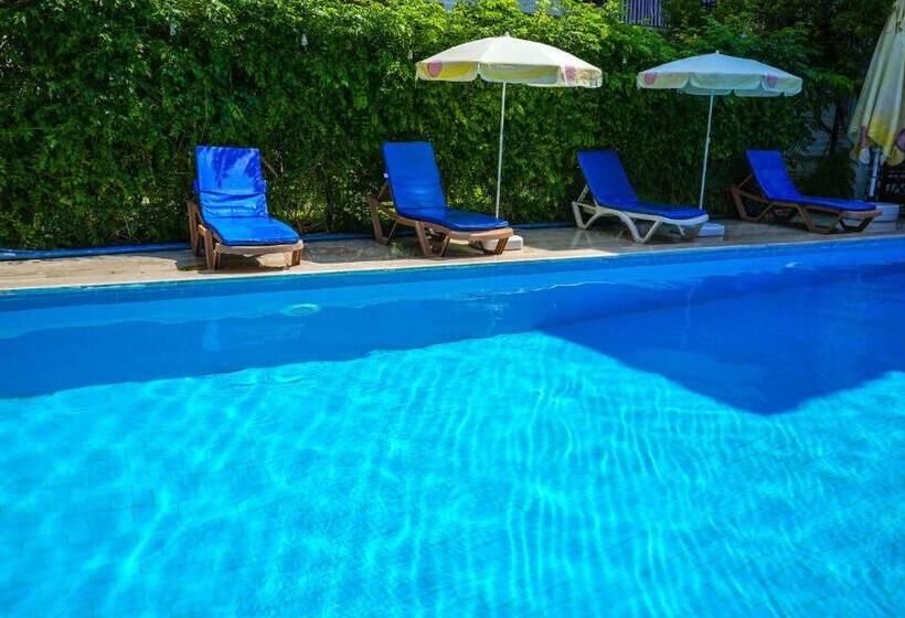 هتل Four Seasons Apart