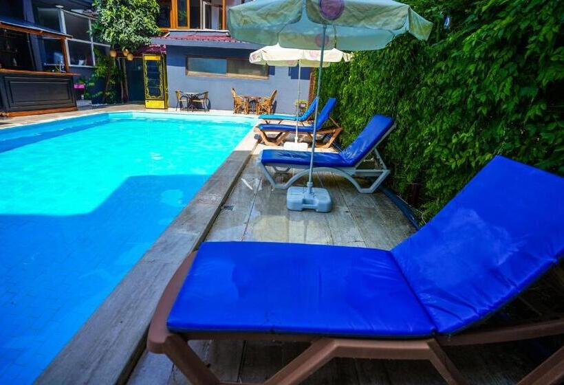 هتل Four Seasons Apart