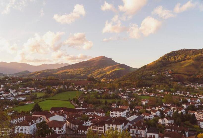 هتل Hôtel Itzalpea