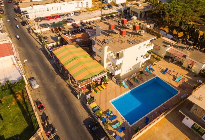 هتل Irini Studios