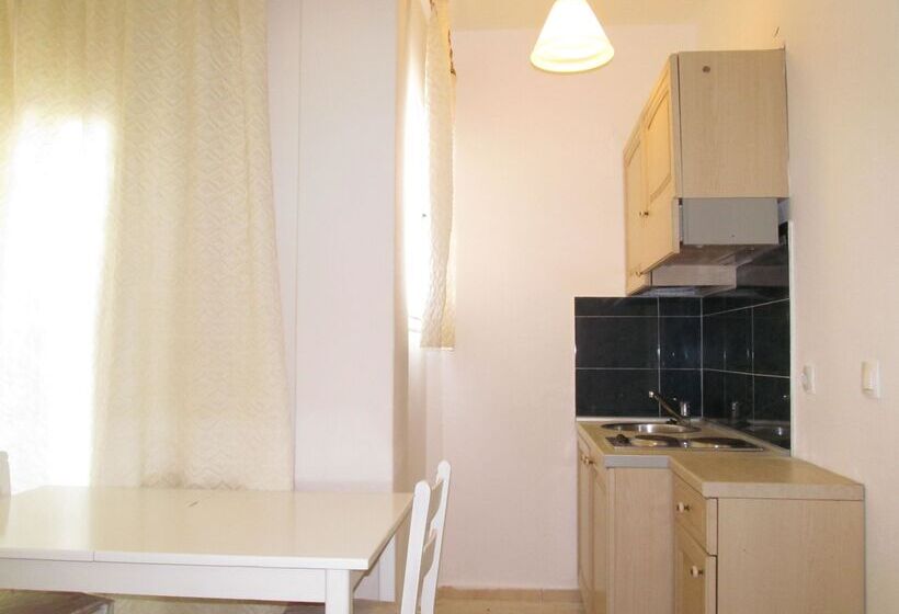 هتل Irini Studios