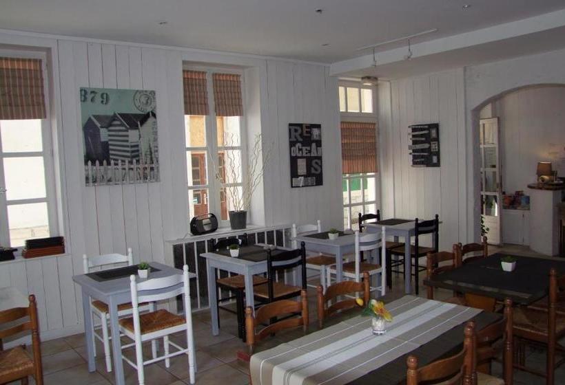 ホテル Hôtel 2 étoiles Et Restaurant Le Galet Bleu