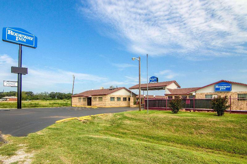 בית מלון כפרי Rodeway Inn
