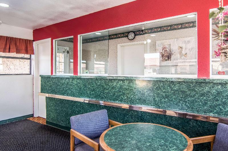 בית מלון כפרי Rodeway Inn