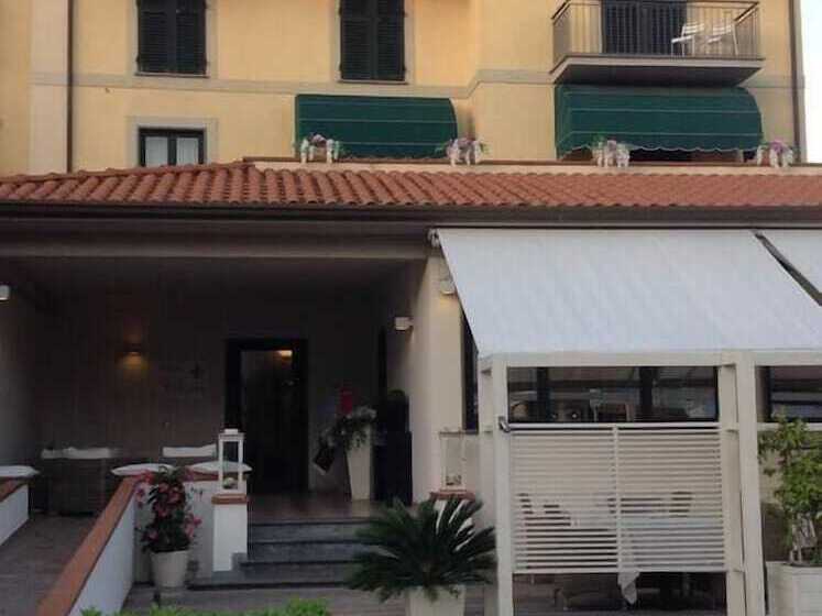 هتل Villa Toscana